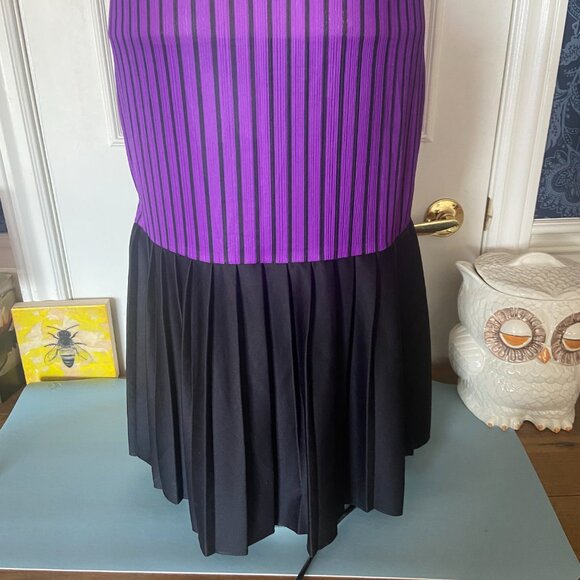 Fast shipping - costume opportunities! - Size small - Picture 7 of 12